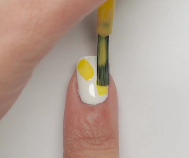 Pineapple Bodies | Cute Fruit Nail Art Tutorial: Pineapple Express Edition