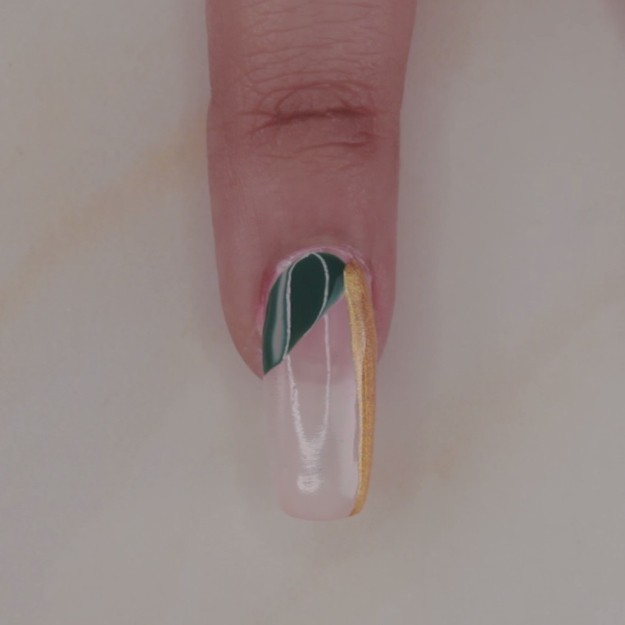 Vertical Gold Line | Must Try Elegant Geometric Pattern Nails Tutorial For Your Next Date