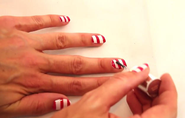 How do you make Christmas candy cane nails?