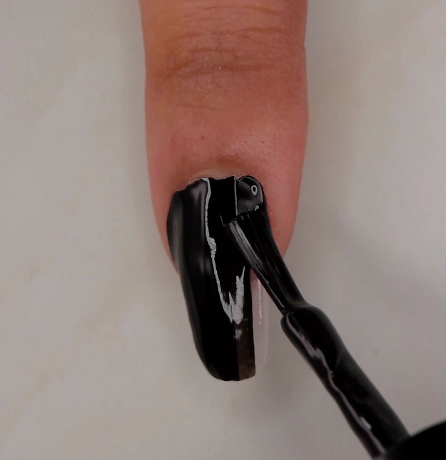 Step 2: Paint Nails with Black | Easy Sophisticated Black and Gold Nails Tutorial