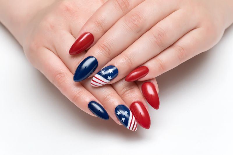 Qua bàn tay tài hoa của các nghệ nhân nail, tờ lá cờ Mỹ trở nên trau chuốt và hoàn hảo đến từng chi tiết trên đôi móng tay của bạn. Hãy ghé thăm để khám phá những thiết kế tuyệt đẹp này!