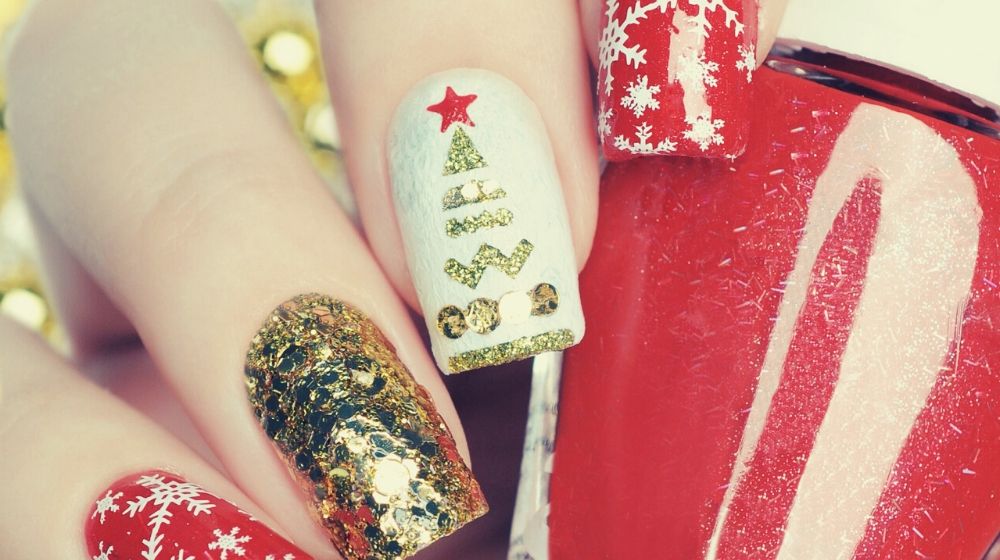Classic Christmas nails gold white red | Sexy Red Nail Designs You Should Wear This Christmas