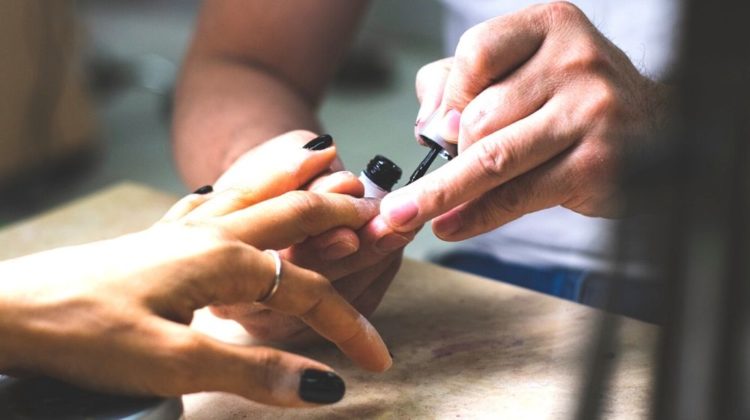 nail polish application | Dainty Black Nail Designs You Should Try | Featured