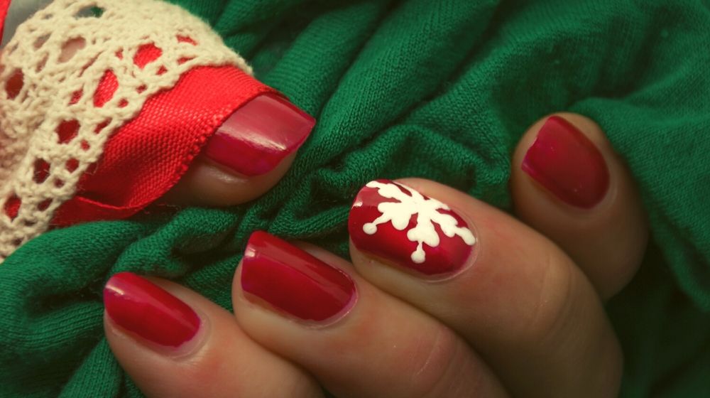 Simple Snowflakes in one nail art | Sexy Red Nail Designs You Should Wear This Christmas