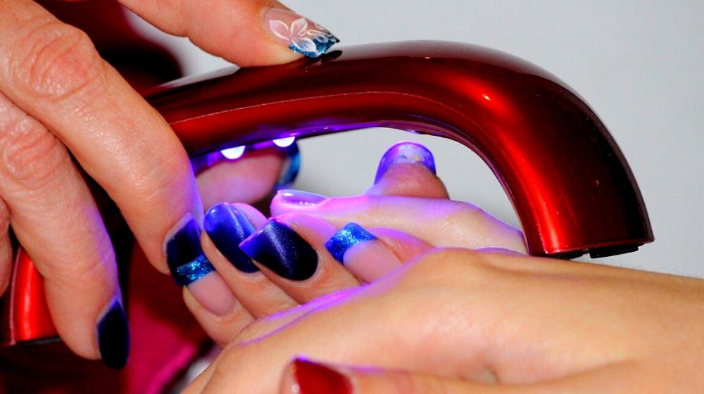2. Festive Gel Nail Designs for the New Year - wide 10
