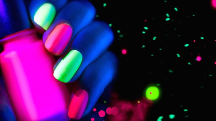 glowing nails | Amazing Glow InThe Dark Nail Designs To Brighten Up Your Life | glow in dark nails | featured