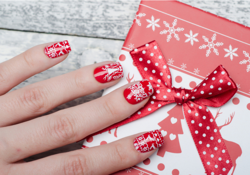 red Christmas manicure with deer and snowflakes | Holiday Nail Art Designs