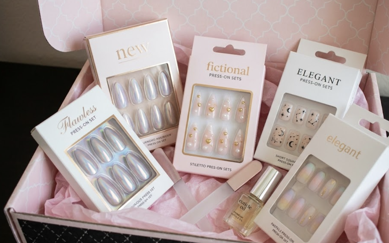 Press-On Nail Gifts For Her 2026