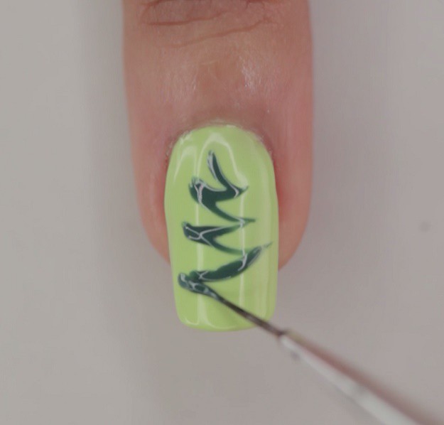 Step 2: Do the Zigzag | Glamorous Christmas Nail Art Tutorial Perfect For The Season