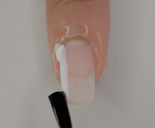 Step 3: Two black lines in | Super Easy Geometrical Negative Space Nails You Can Wear on Your Date Step 3: Two black lines in | Super Easy Geometrical Negative Space Nails You Can Wear on Your Date