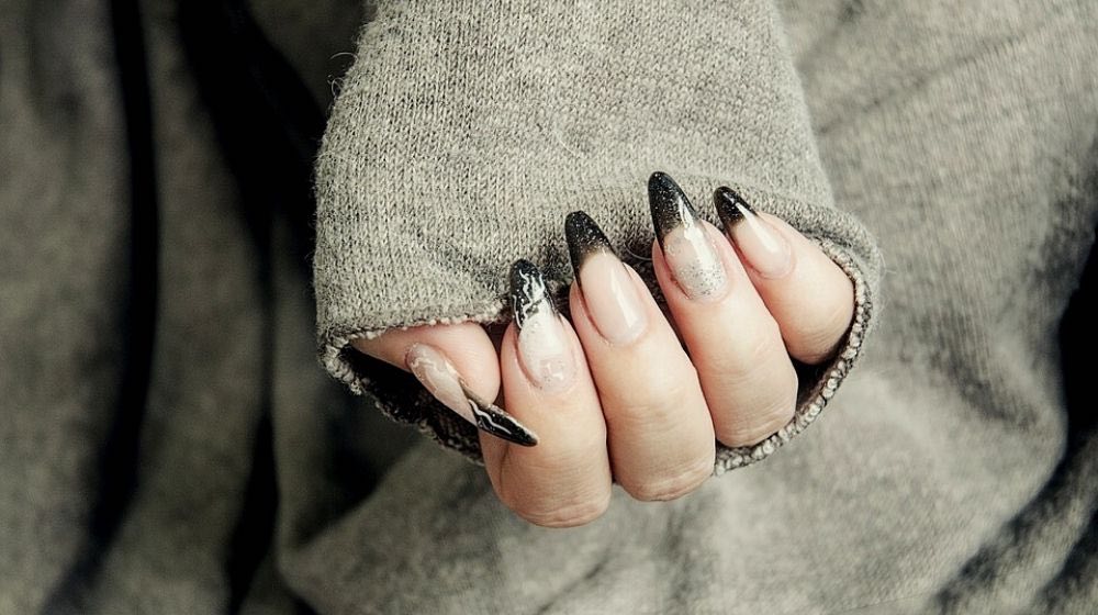 gel nails nail art model manicure | Sophisticated Nail Art Designs For Every Working Mom