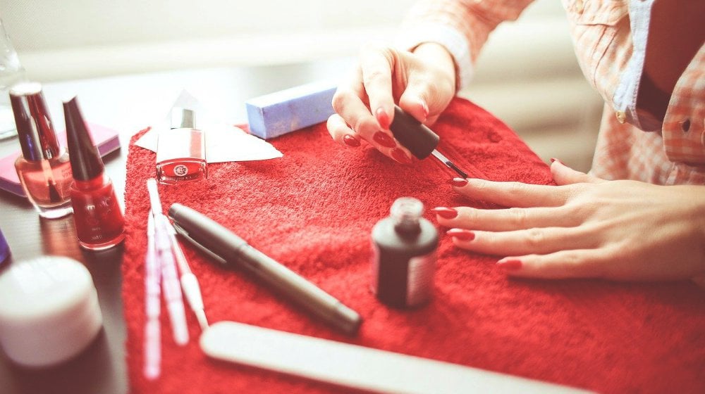 Woman doing her nails getting ready for a date | Christmas Nail Designs You Can Do With Your Kids | Featured